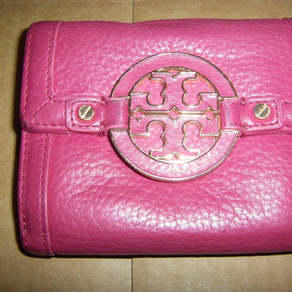 Tory Burch Amanda Bi-Fold Wallet Fuchsia Pink Leather Large Logo Pre-Owned - Picture 2 of 5